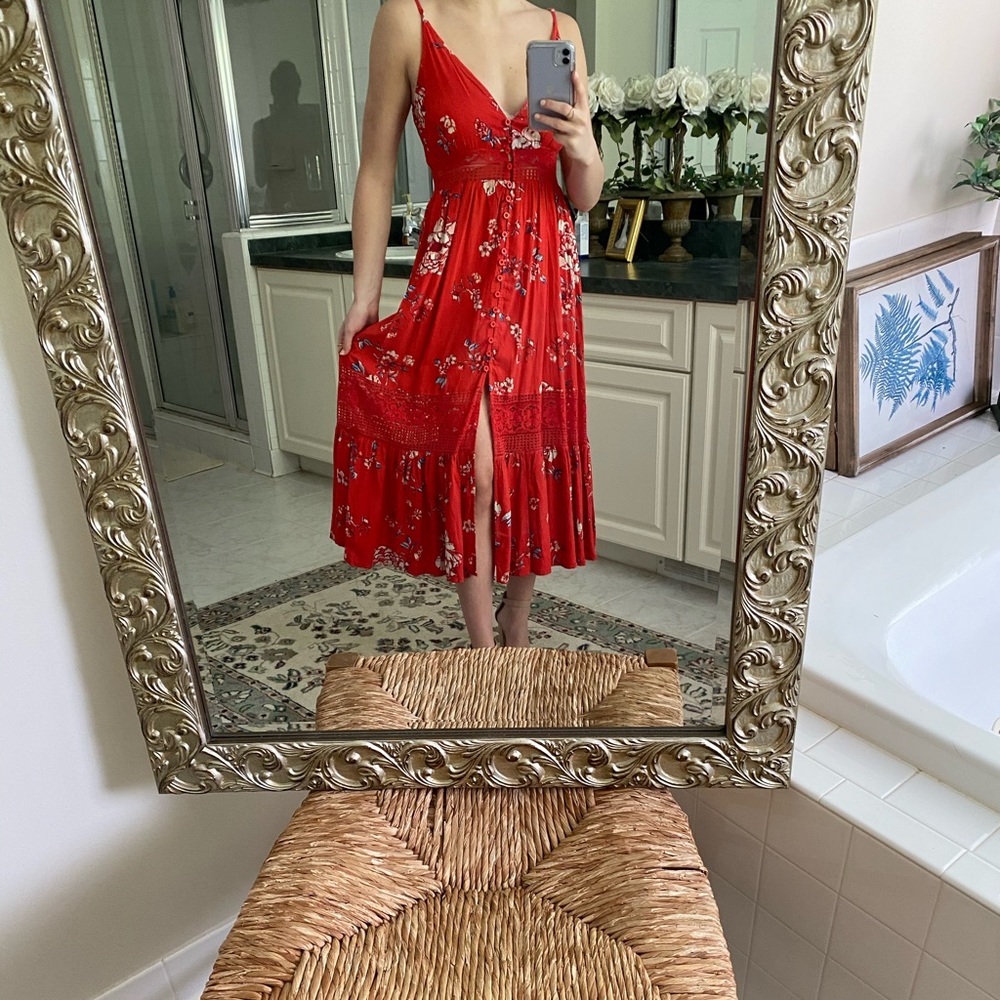 Lulu’s Red Floral Midi Dress
